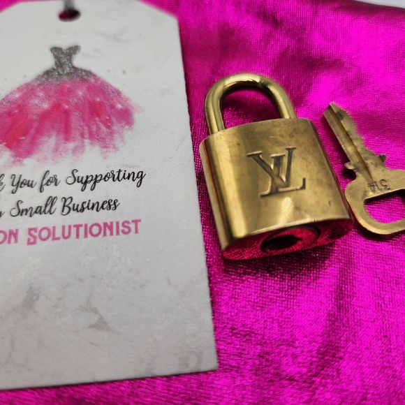 Louis Vuitton Lock & Key, # 314, AUTHENTIC - Picture 7 of 7